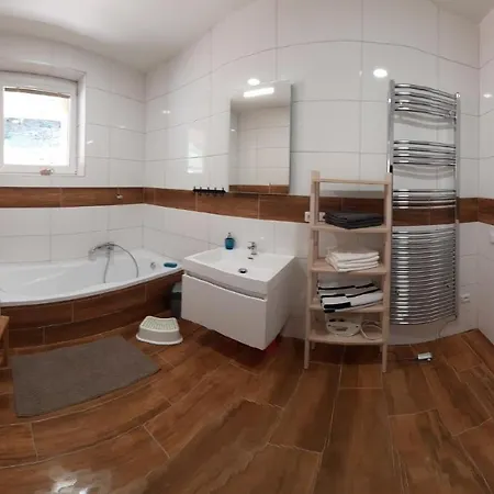 Líšný 105 Celý Nový Dům Se Zahradou U Jizery A Cyklo-stezky New House By Jizera River&bicycle Path Zelezny Brod